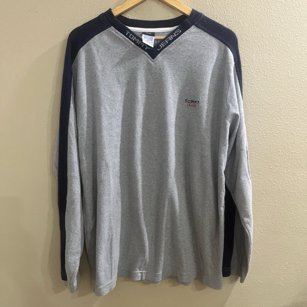 Vintage 90's Men’s Large Tommy Hilfiger Longs sleeve V Neck T Shirt
